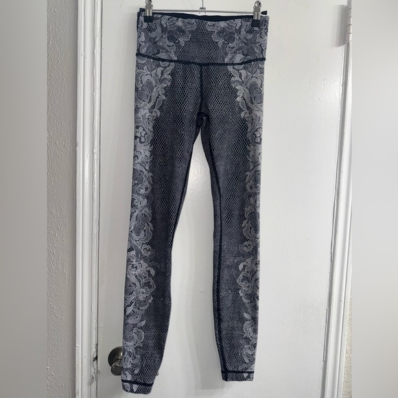 Lululemon Wunder Under Full Length Leggings in a Black and White Pretty Lace 4 - Picture 3 of 8